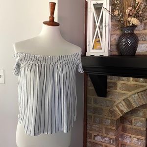 American Eagle on/off shoulder top (S)